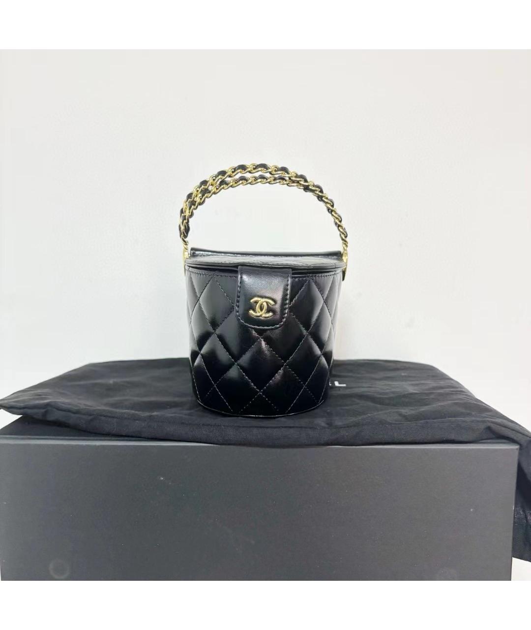 CHANEL Черная сумка с короткими ручками из лакированной кожи, фото 6