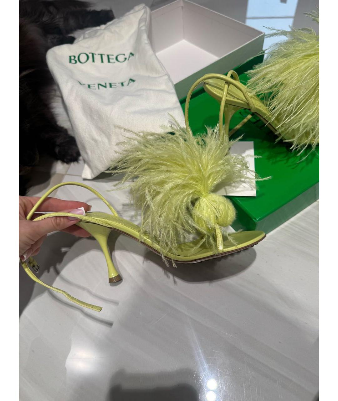 BOTTEGA VENETA Салатовые кожаные босоножки, фото 3