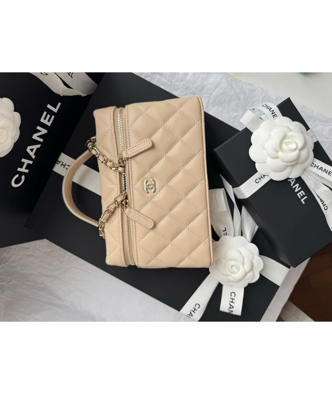 CHANEL Бежевая кожаная сумка с короткими ручками, фото 3