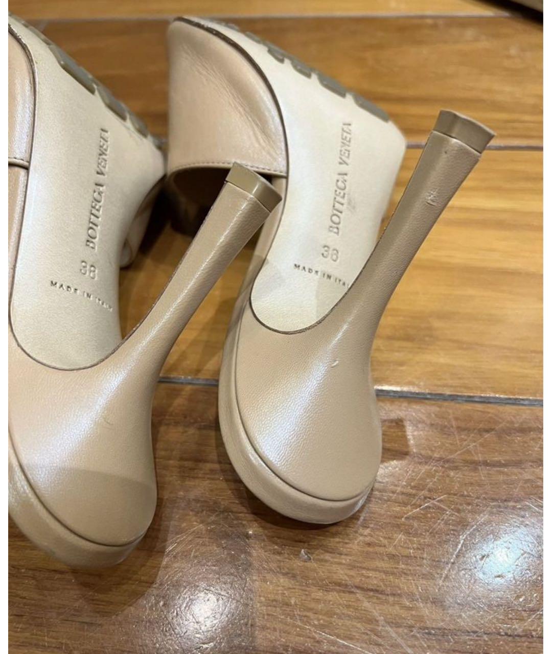BOTTEGA VENETA Бежевые кожаные мюли, фото 3
