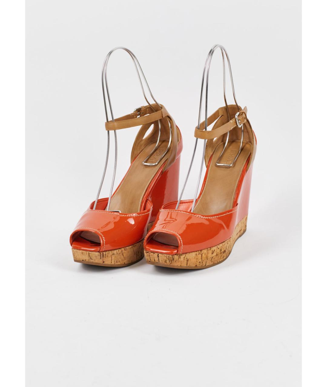 PRADA Оранжевое босоножки из лакированной кожи, фото 3