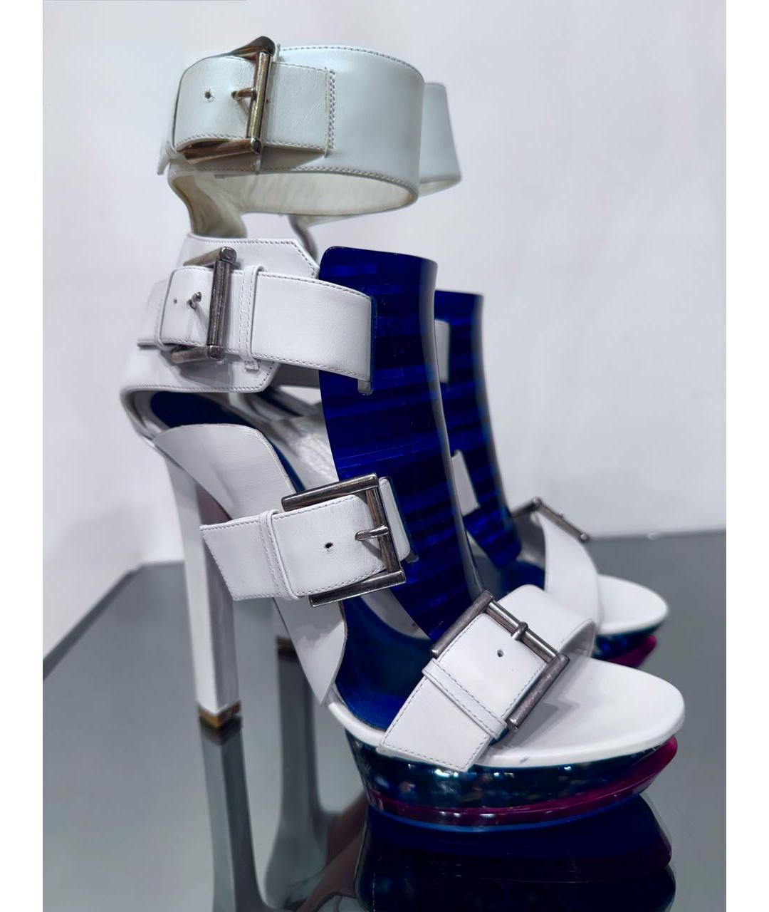 ALEXANDER MCQUEEN Белые кожаные босоножки, фото 2