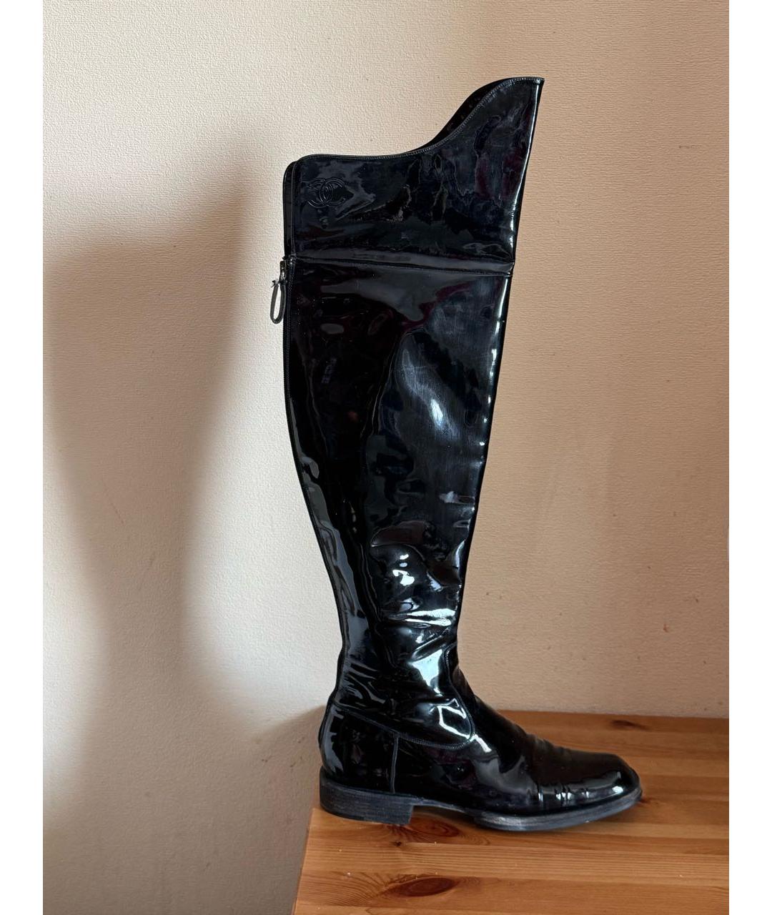 CHANEL Черные сапоги из лакированной кожи, фото 9