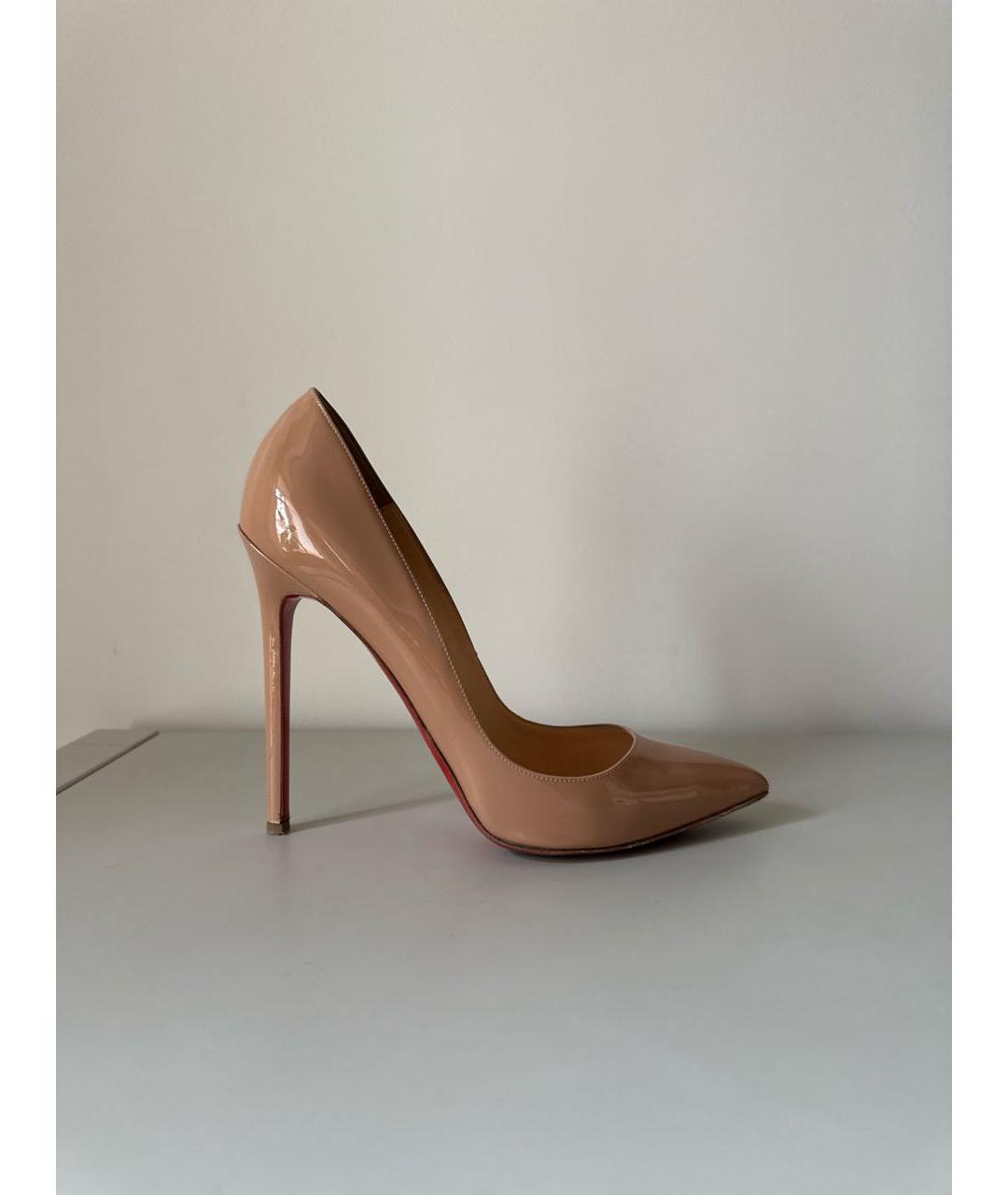 CHRISTIAN LOUBOUTIN Бежевые туфли из лакированной кожи, фото 9