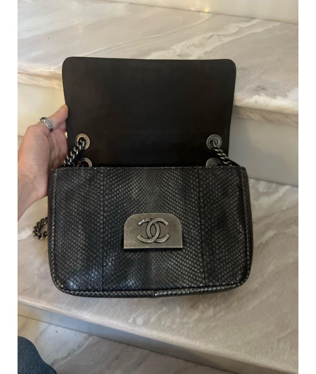 CHANEL Антрацитовая сумка через плечо из экзотической кожи, фото 4