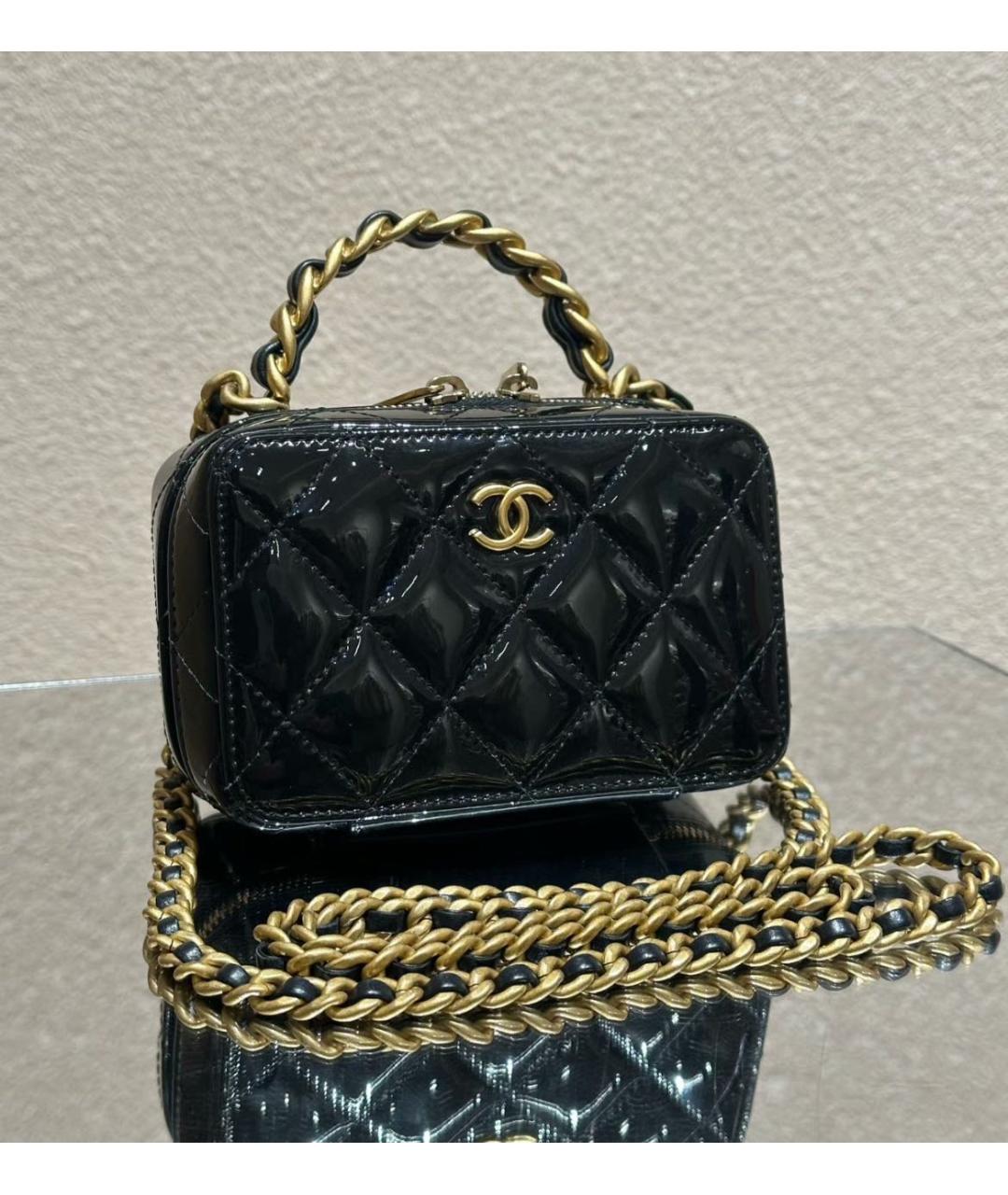 CHANEL Черная сумка через плечо из лакированной кожи, фото 2