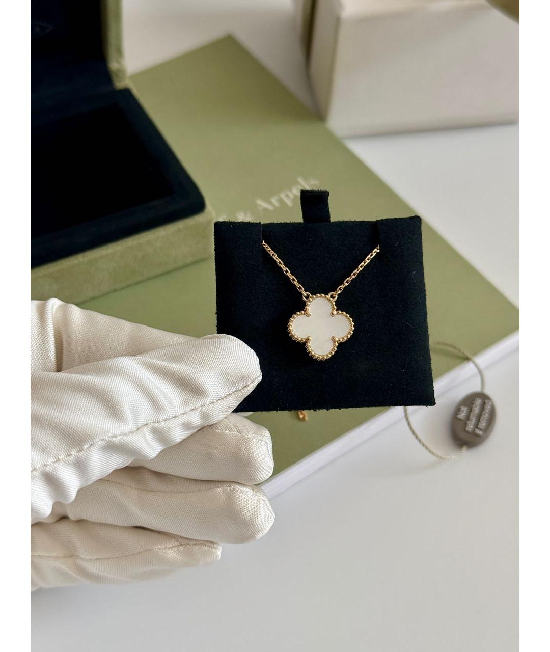 VAN CLEEF & ARPELS Белая подвеска из желтого золота, фото 4