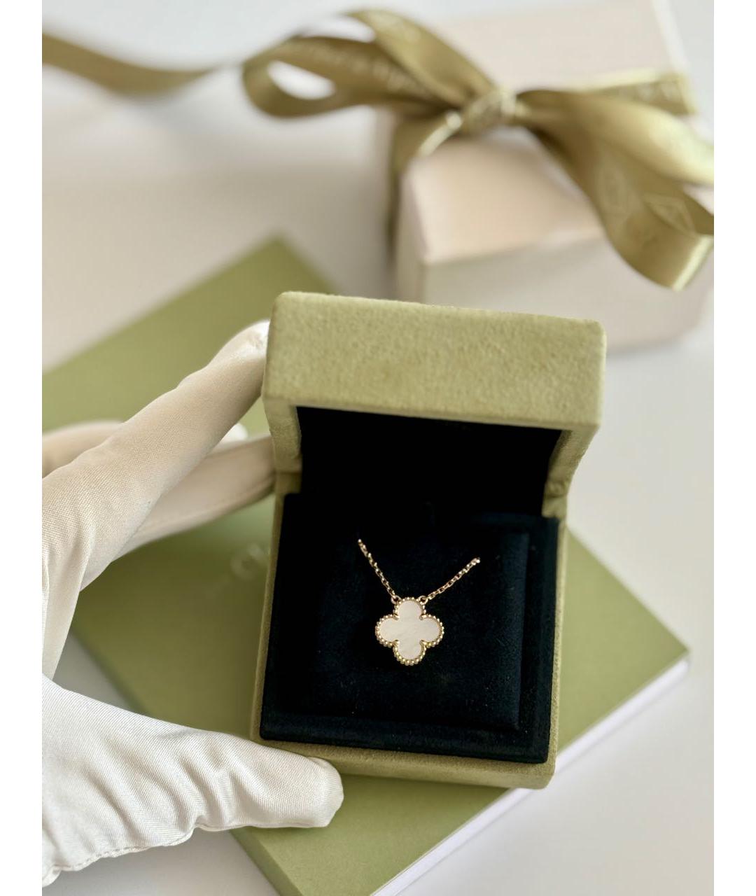 VAN CLEEF & ARPELS Белая подвеска из желтого золота, фото 3