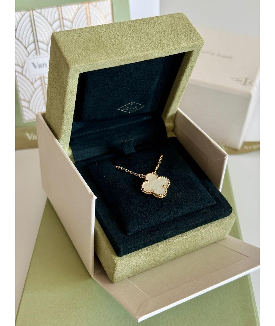 VAN CLEEF & ARPELS Белая подвеска из желтого золота, фото 2