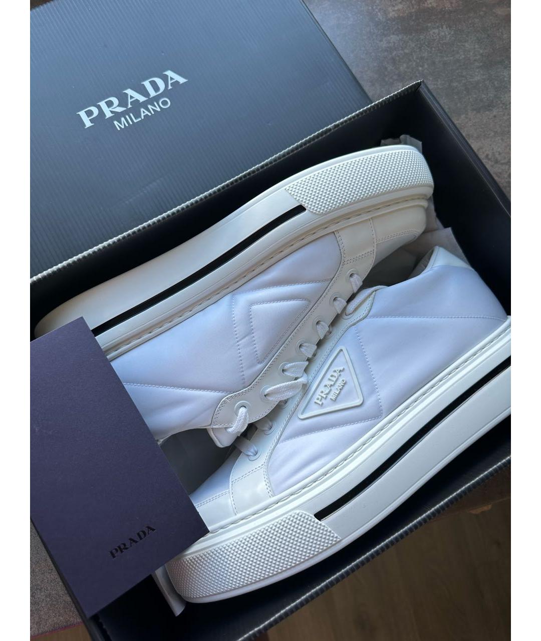 PRADA Белые кожаные низкие кроссовки / кеды, фото 2
