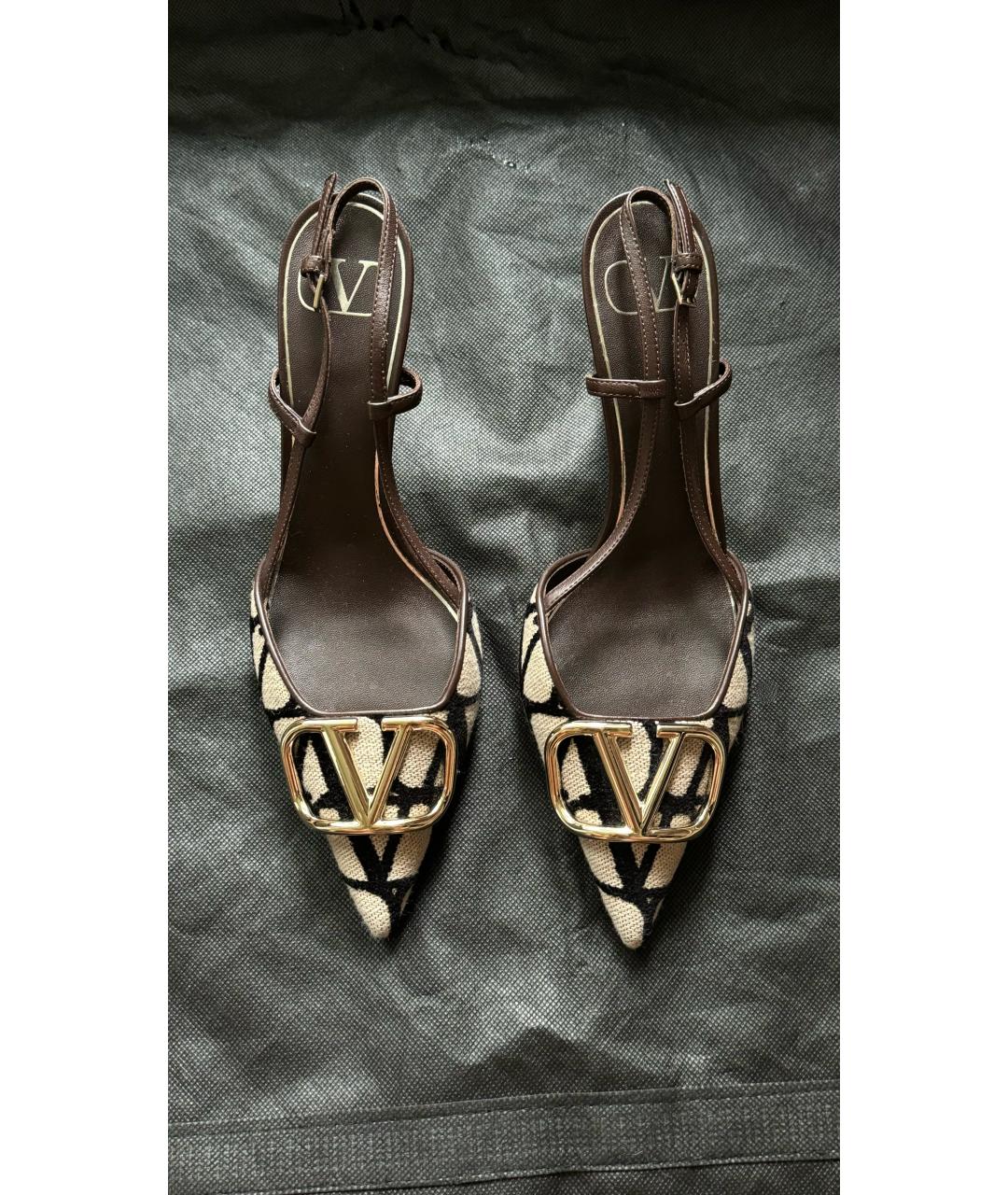 VALENTINO Бежевые лодочки на низком каблуке, фото 6