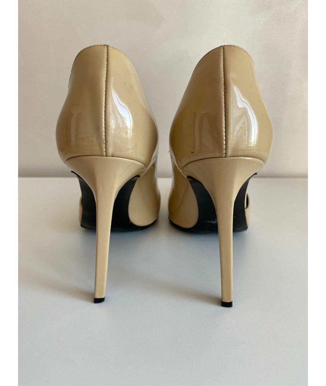 SAINT LAURENT Бежевые туфли из лакированной кожи, фото 4