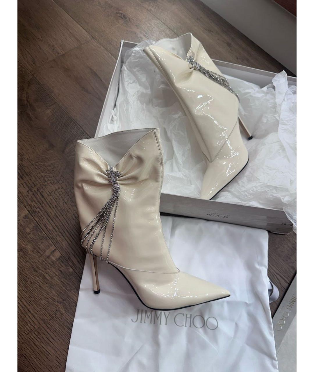 JIMMY CHOO Бежевые ботильоны из лакированной кожи, фото 6