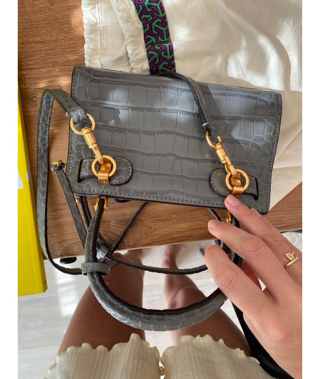 TORY BURCH Серая кожаная сумка с короткими ручками, фото 4
