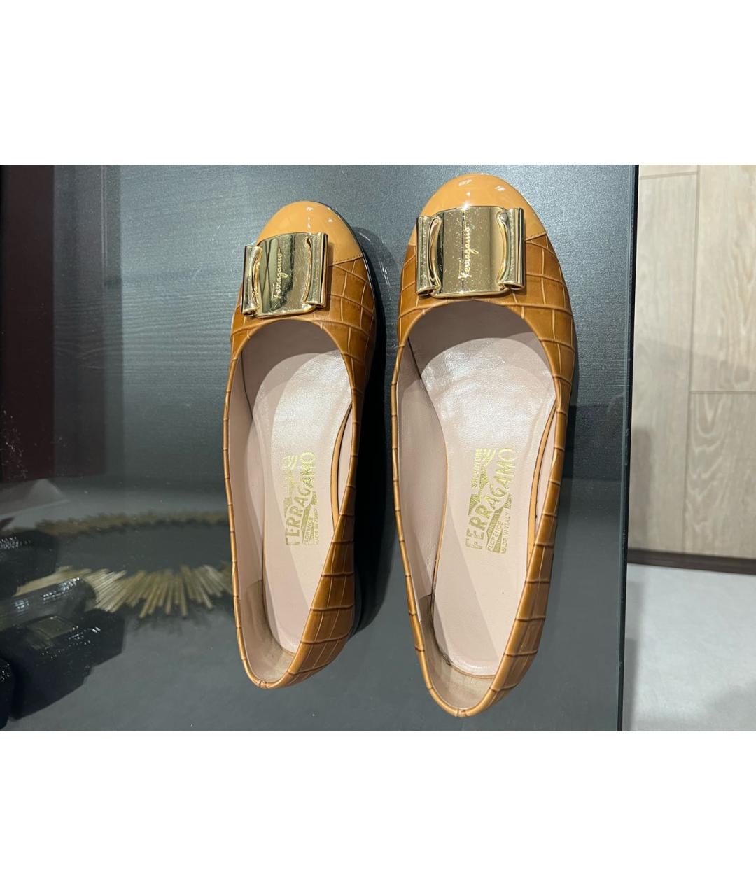 FERRAGAMO Коричневые кожаные балетки, фото 3