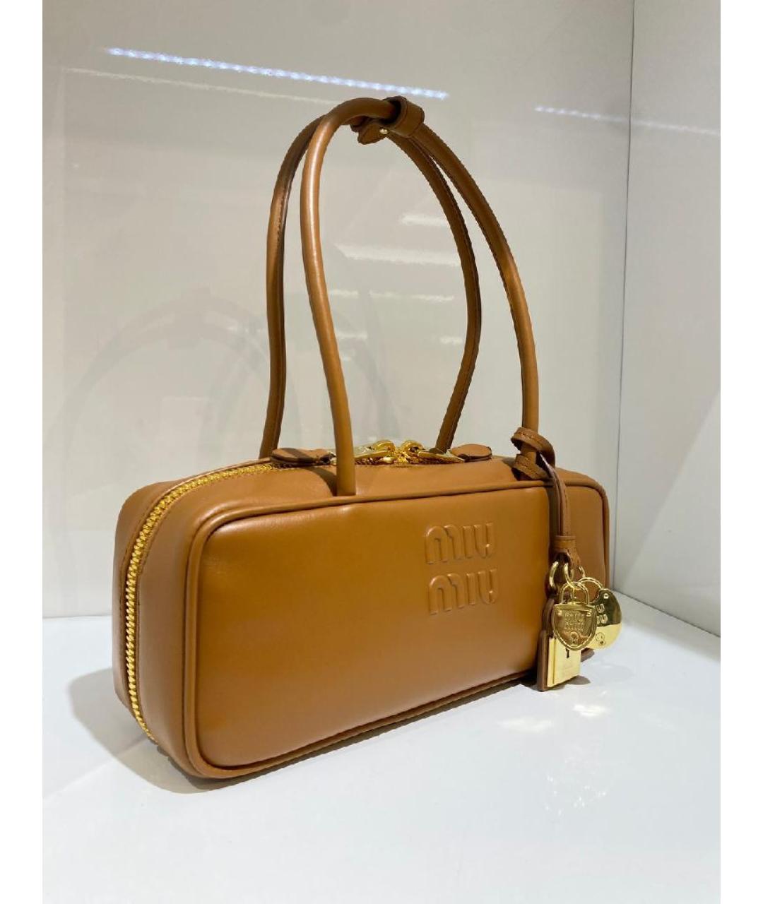 MIU MIU Коричневая кожаная сумка с короткими ручками, фото 2