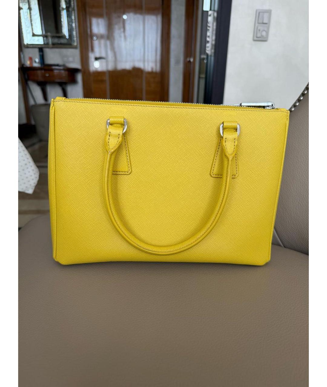 PRADA Желтая кожаная сумка с короткими ручками, фото 5