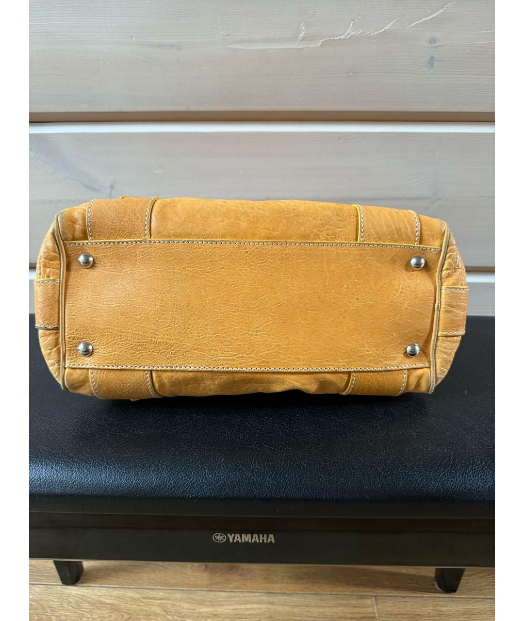 MIU MIU Горчичная кожаная сумка с короткими ручками, фото 5