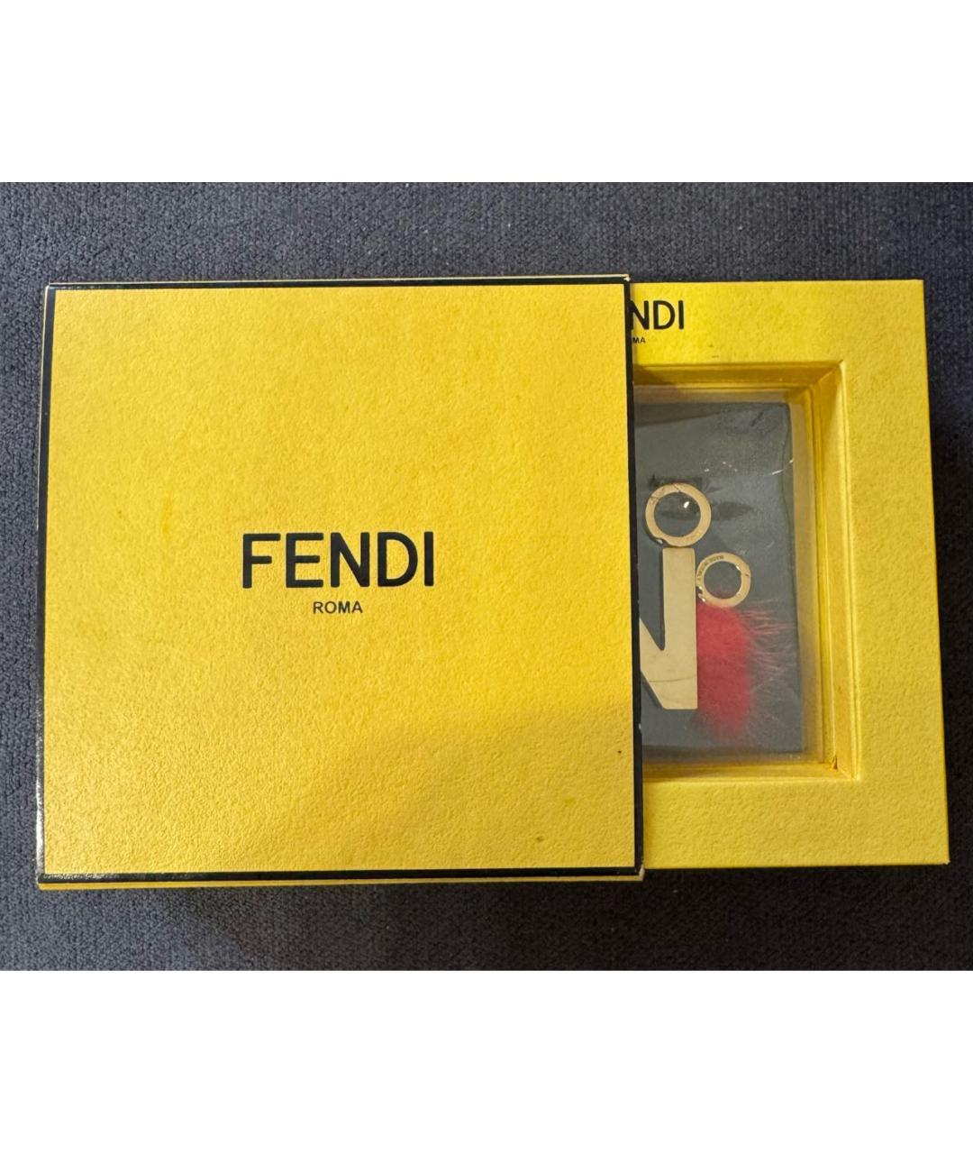 FENDI Золотой брелок, фото 2