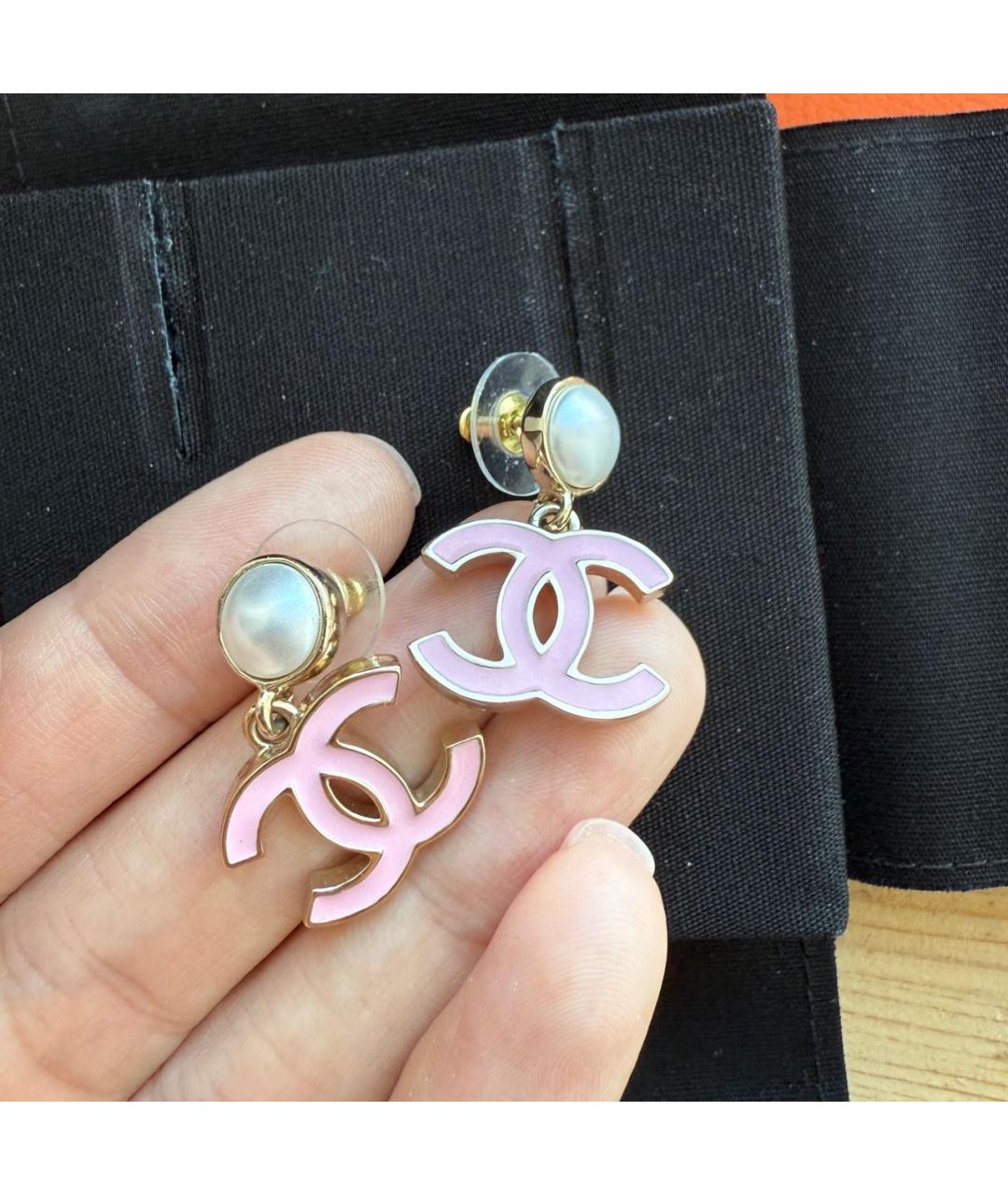 CHANEL Розовые металлические серьги, фото 3