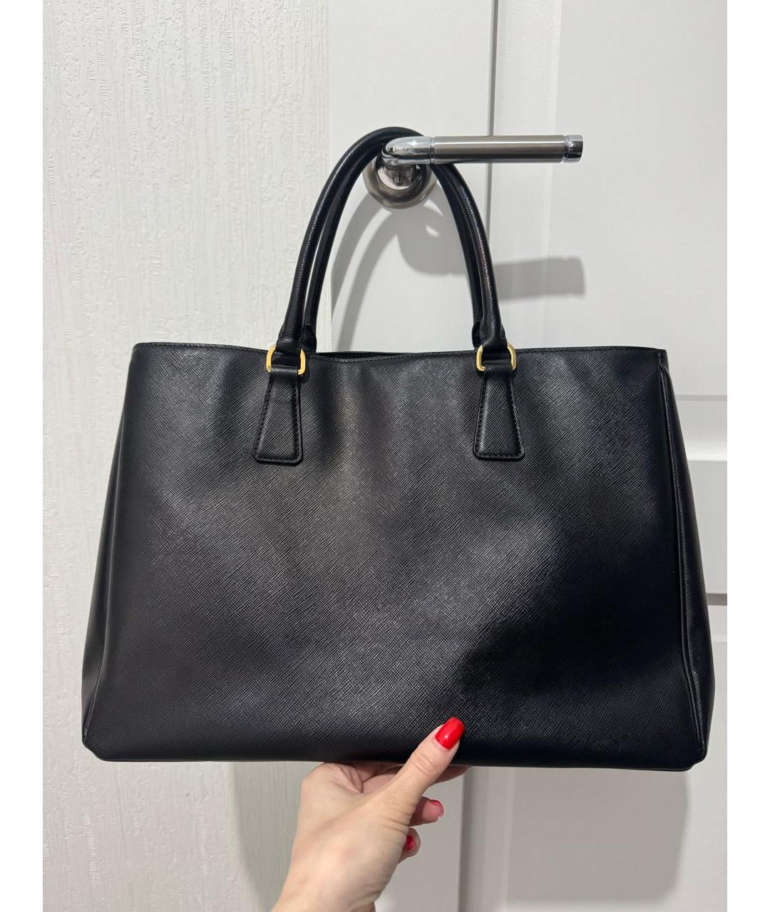 PRADA Черная кожаная сумка с короткими ручками, фото 3
