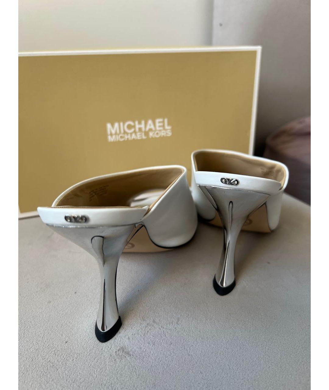 MICHAEL KORS Белые кожаные сабо, фото 3