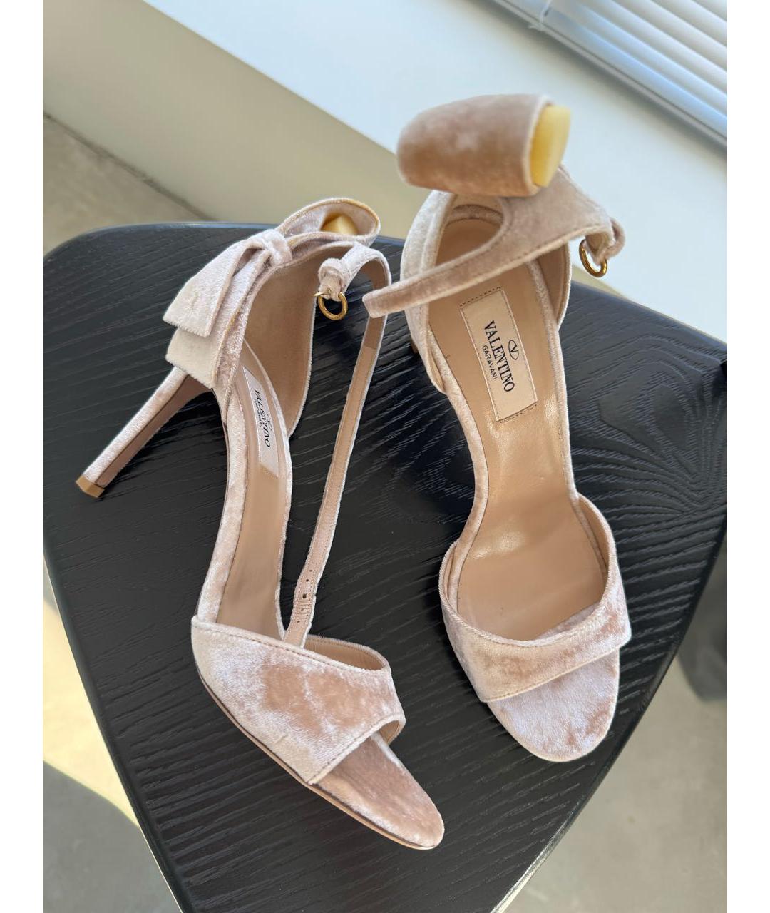 VALENTINO Розовые бархатные босоножки, фото 8
