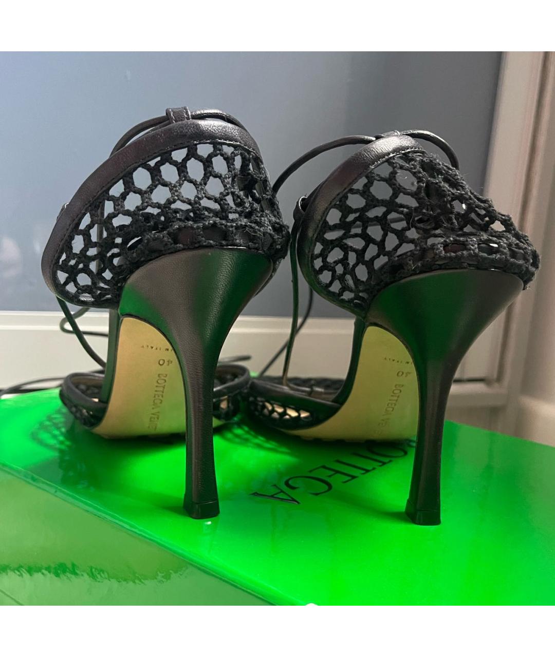 BOTTEGA VENETA Черные текстильные босоножки, фото 3