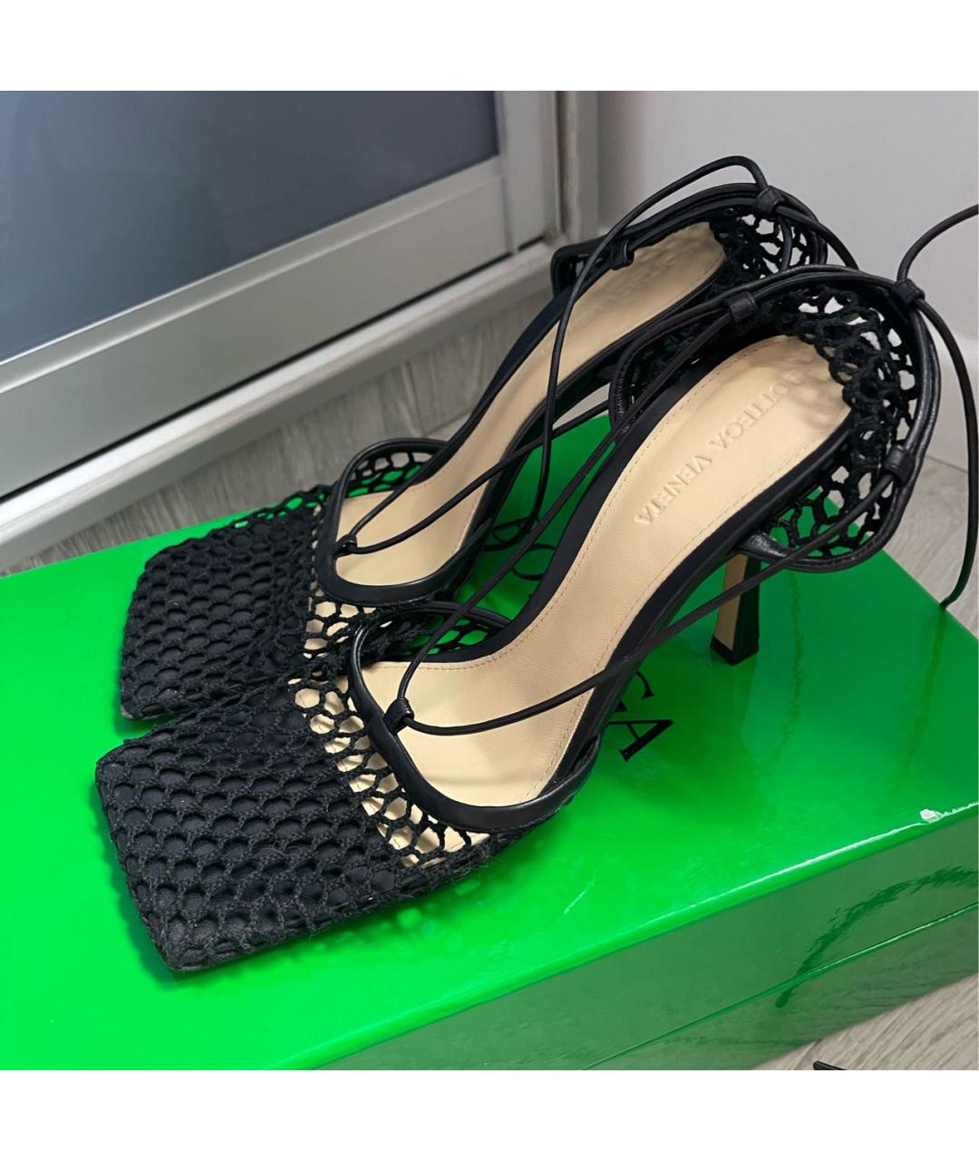 BOTTEGA VENETA Черные текстильные босоножки, фото 5