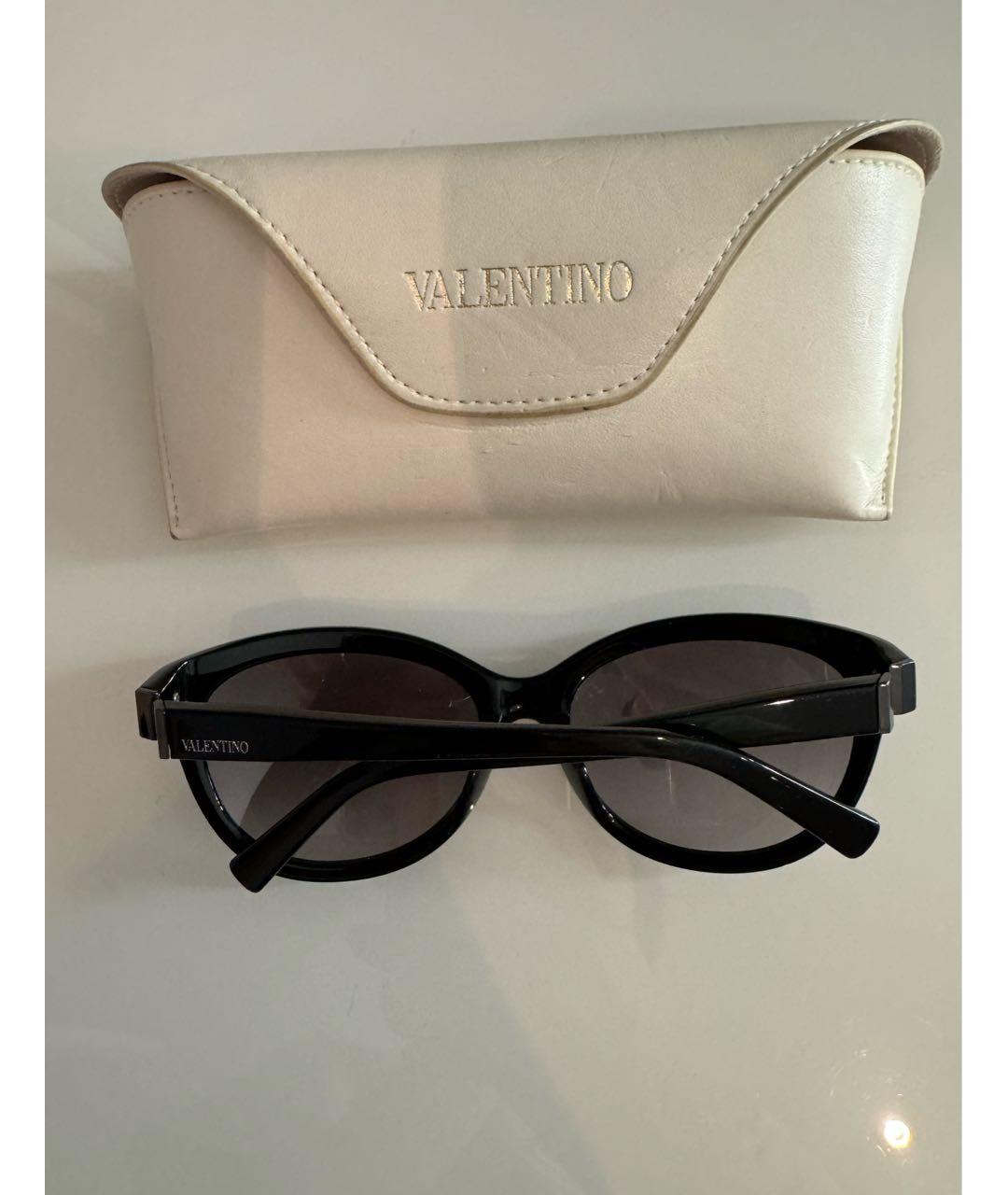 VALENTINO Черные пластиковые солнцезащитные очки, фото 4