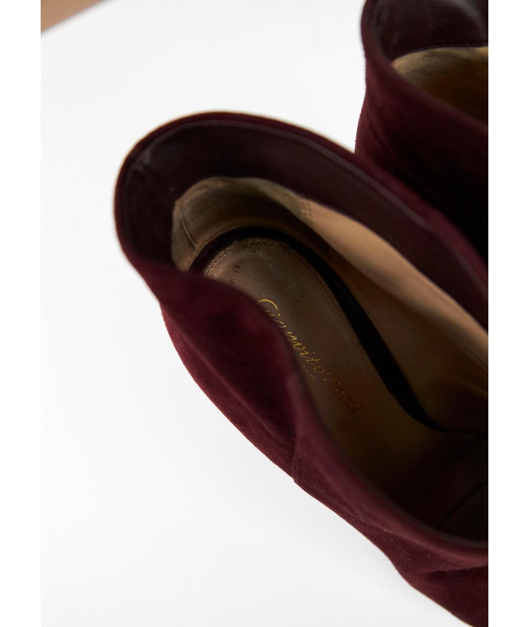 GIANVITO ROSSI Бордовые замшевые ботильоны, фото 5