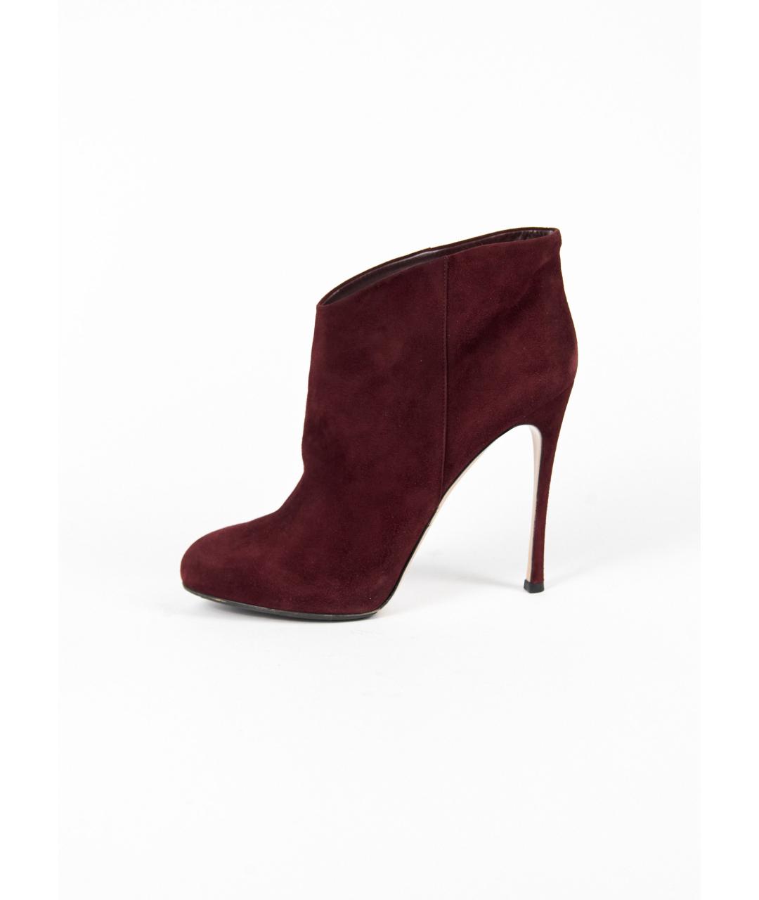 GIANVITO ROSSI Бордовые замшевые ботильоны, фото 6
