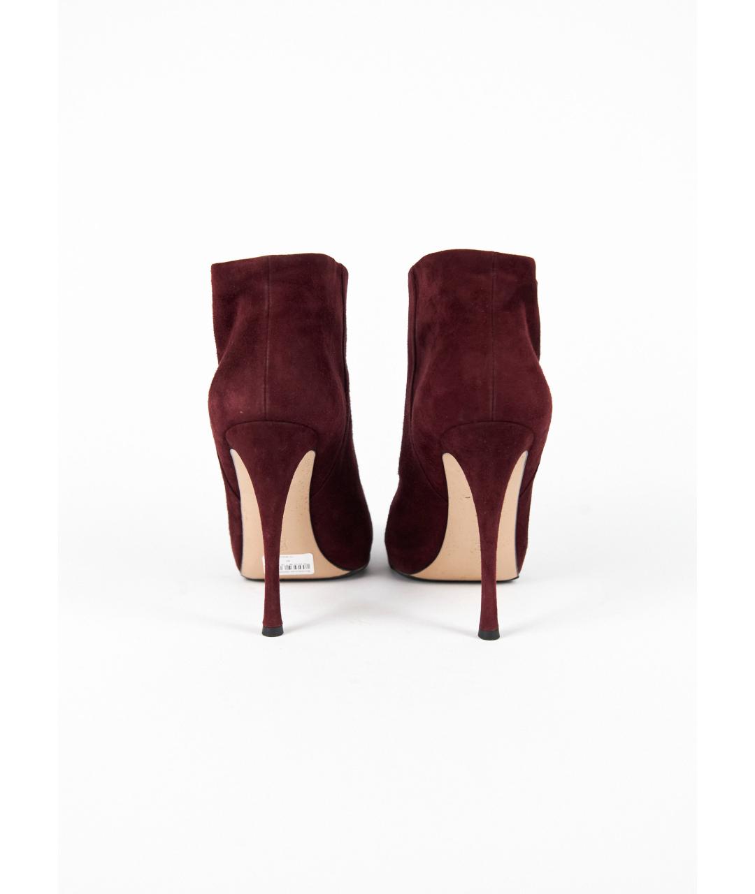 GIANVITO ROSSI Бордовые замшевые ботильоны, фото 4