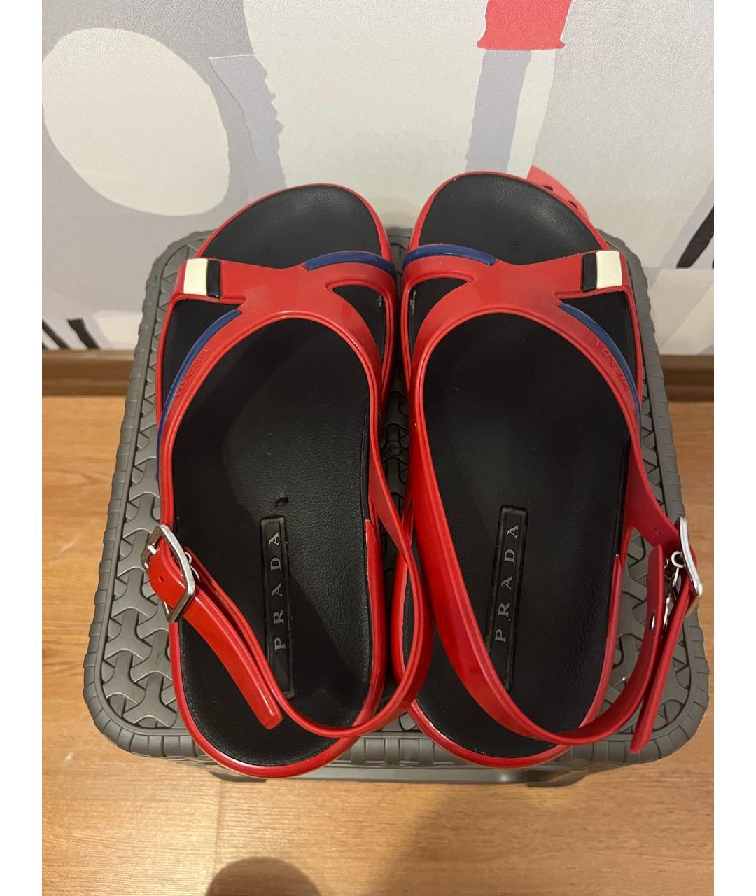 PRADA Красные резиновые сандалии, фото 3