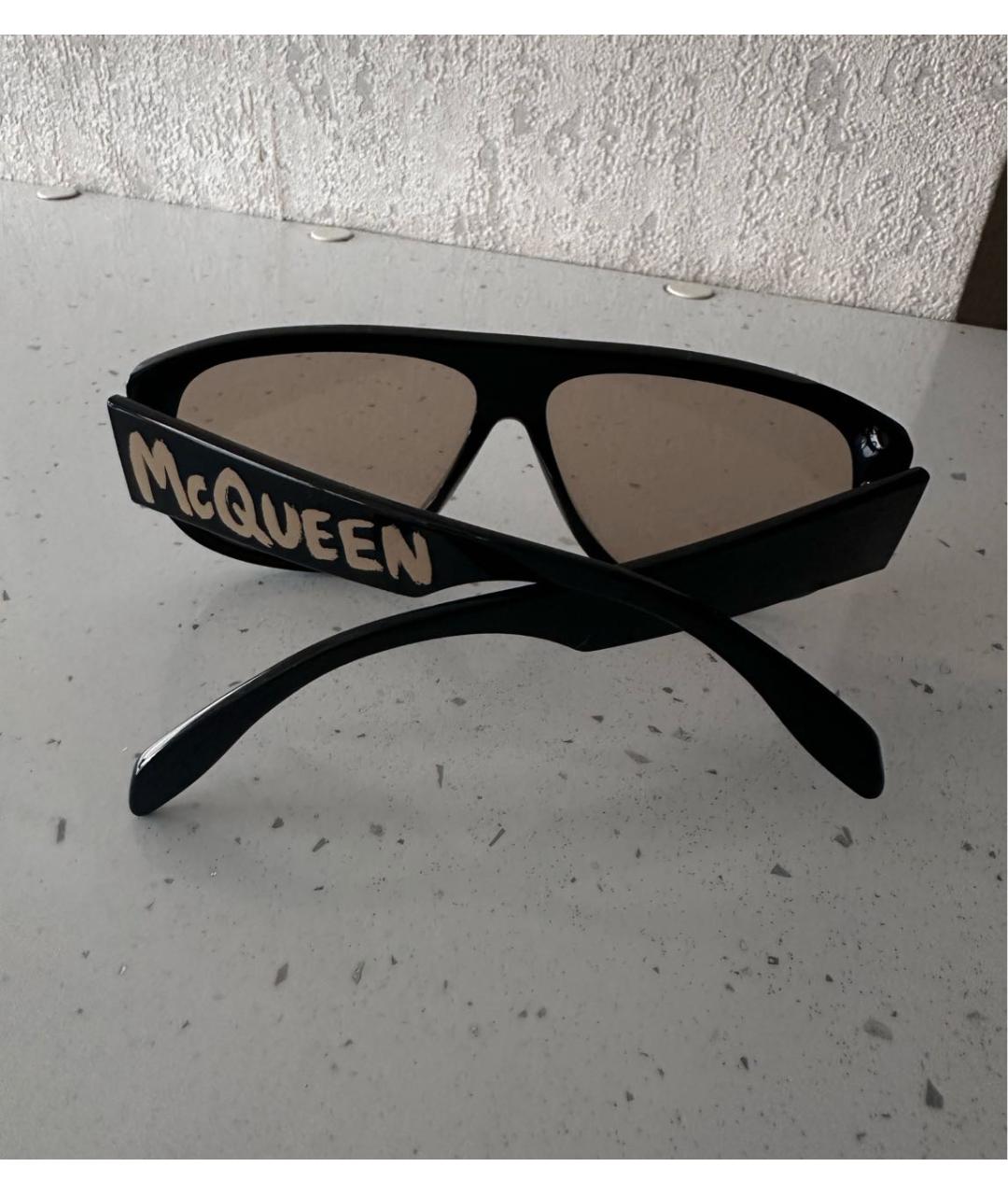 ALEXANDER MCQUEEN Черные пластиковые солнцезащитные очки, фото 4