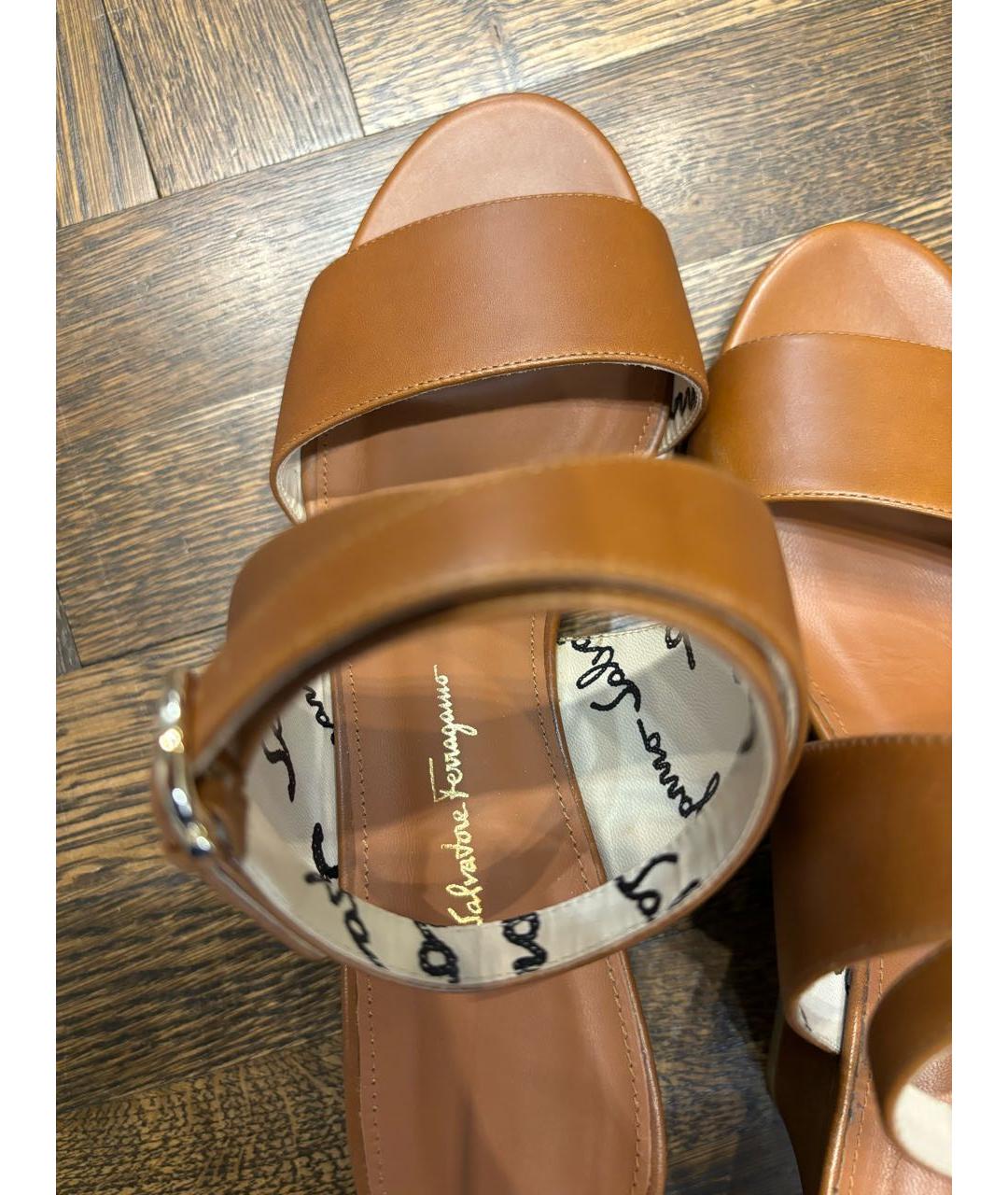 FERRAGAMO Коричневые кожаные босоножки, фото 6