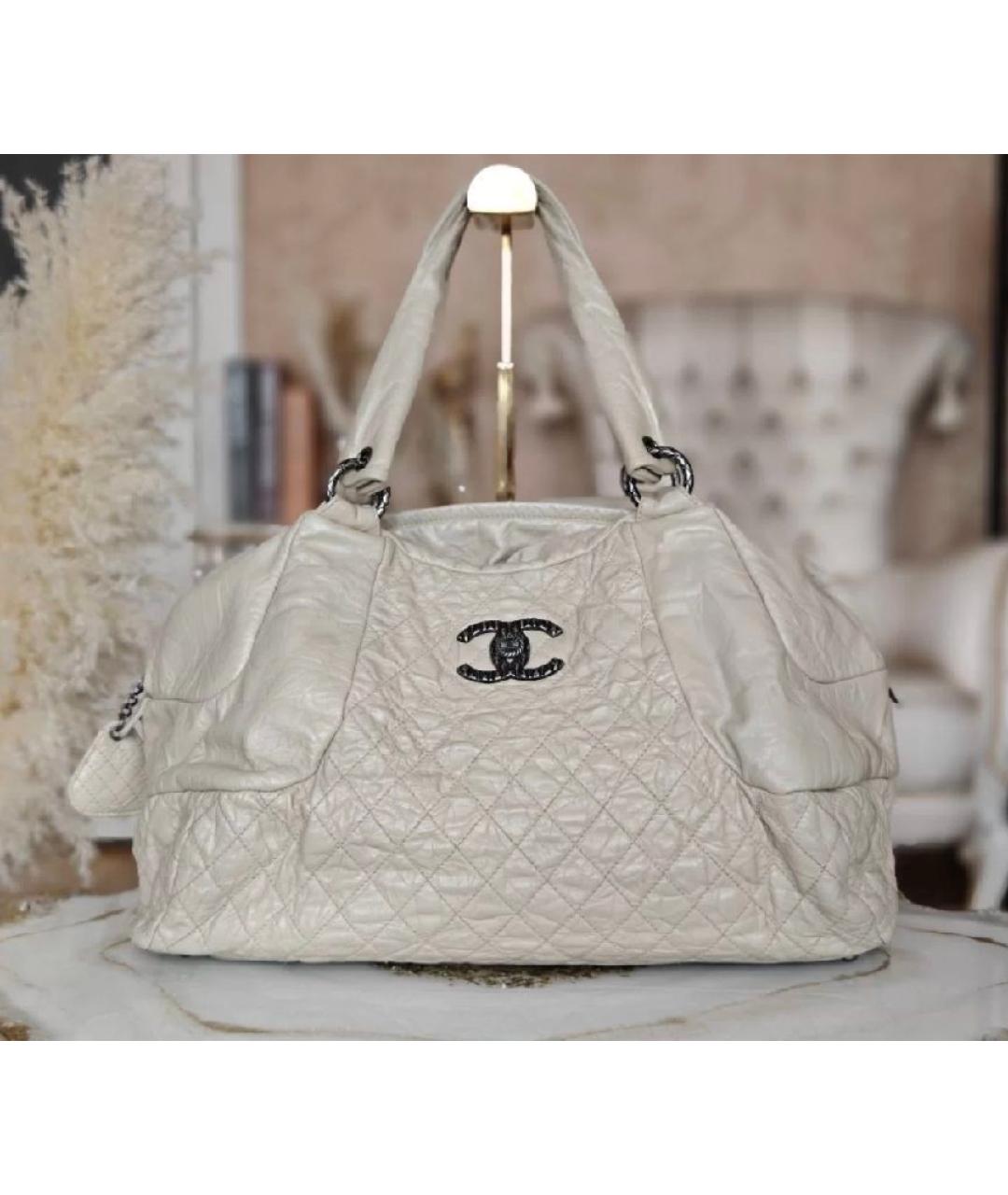 CHANEL Бежевая кожаная сумка с короткими ручками, фото 10