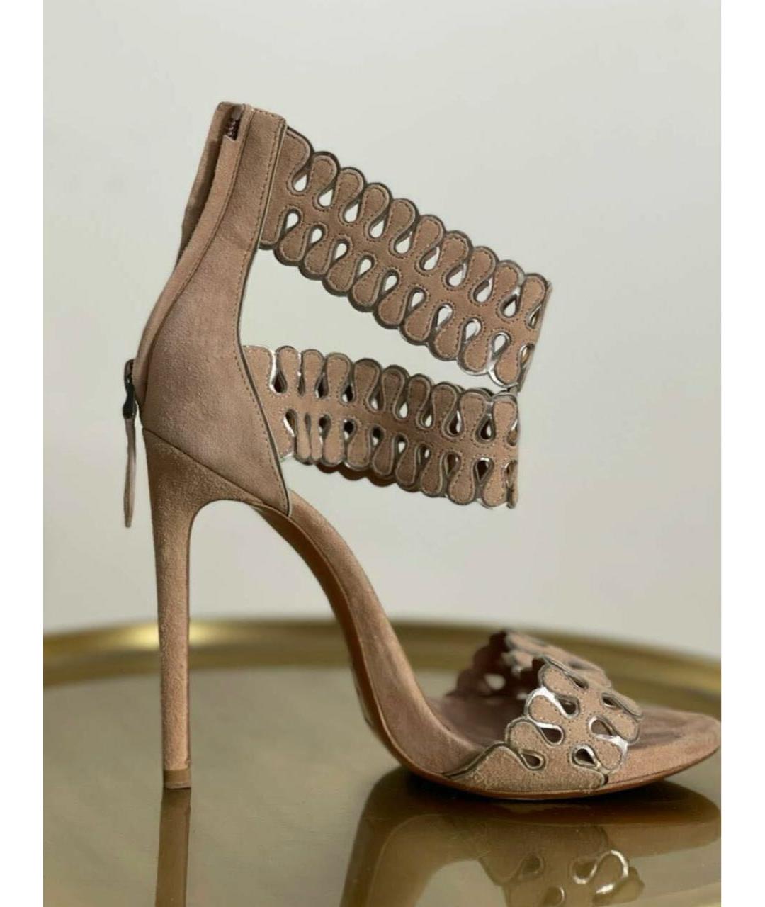 ALAIA Бежевые замшевые босоножки, фото 7