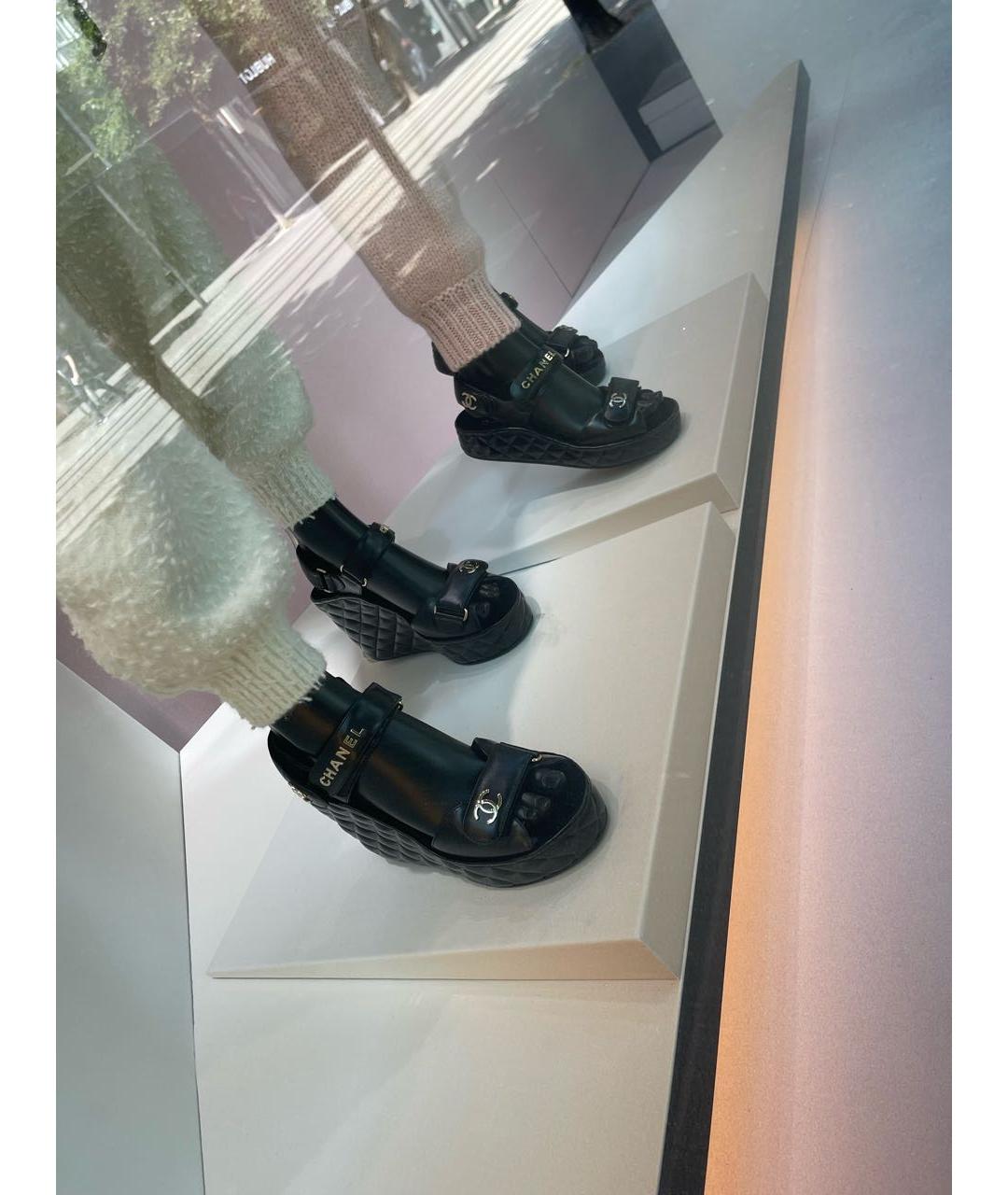 CHANEL Черные кожаные босоножки, фото 2