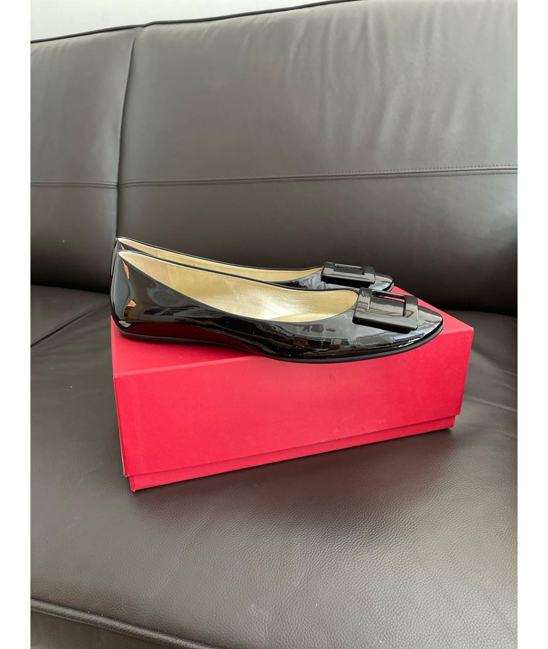 ROGER VIVIER Черные балетки из лакированной кожи, фото 9