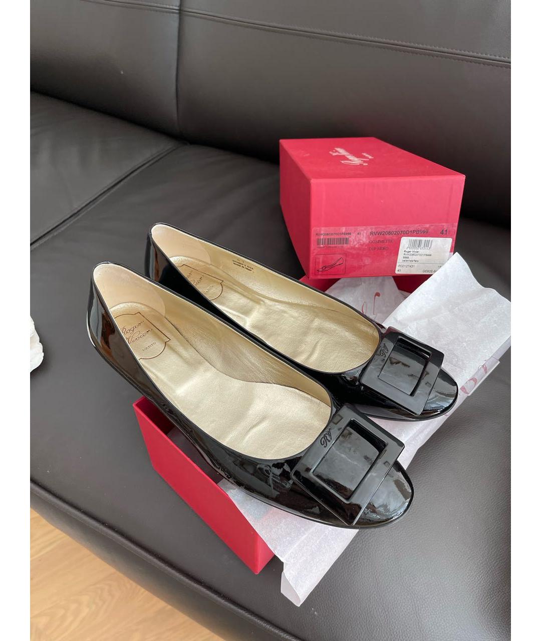 ROGER VIVIER Черные балетки из лакированной кожи, фото 7