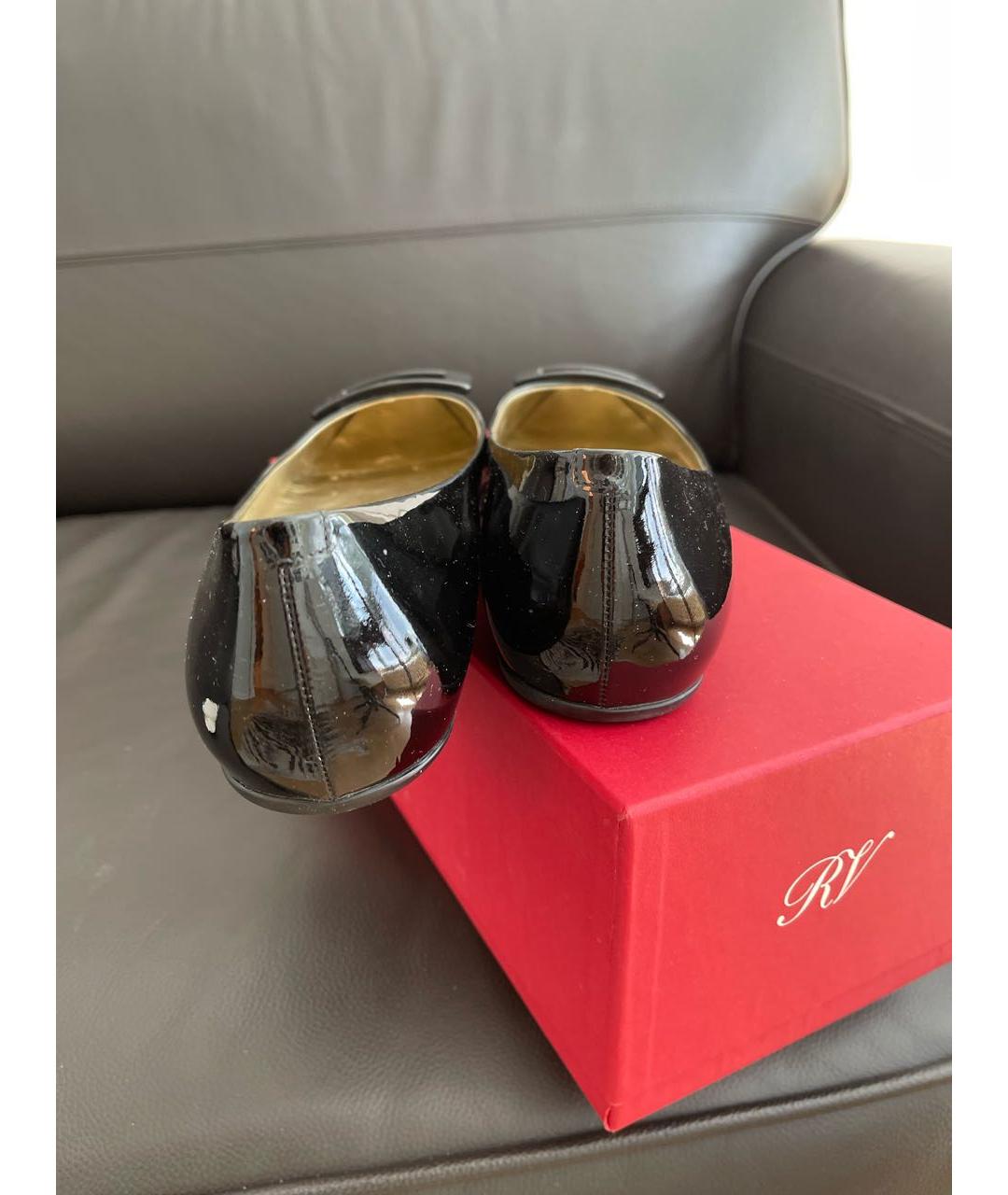 ROGER VIVIER Черные балетки из лакированной кожи, фото 4