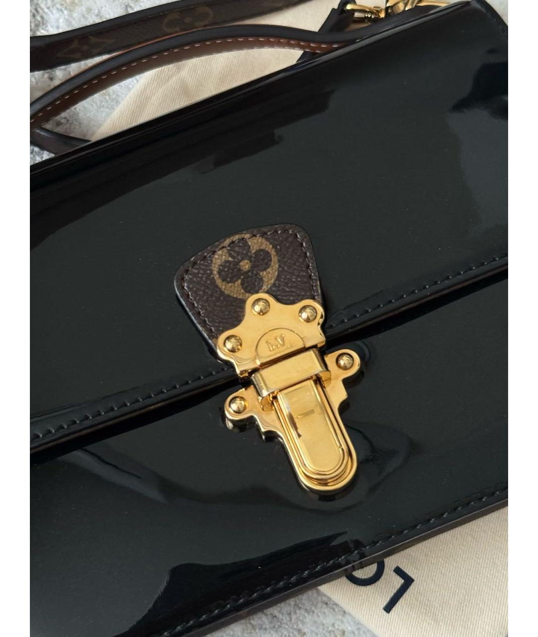 LOUIS VUITTON Черная сумка с короткими ручками из лакированной кожи, фото 6