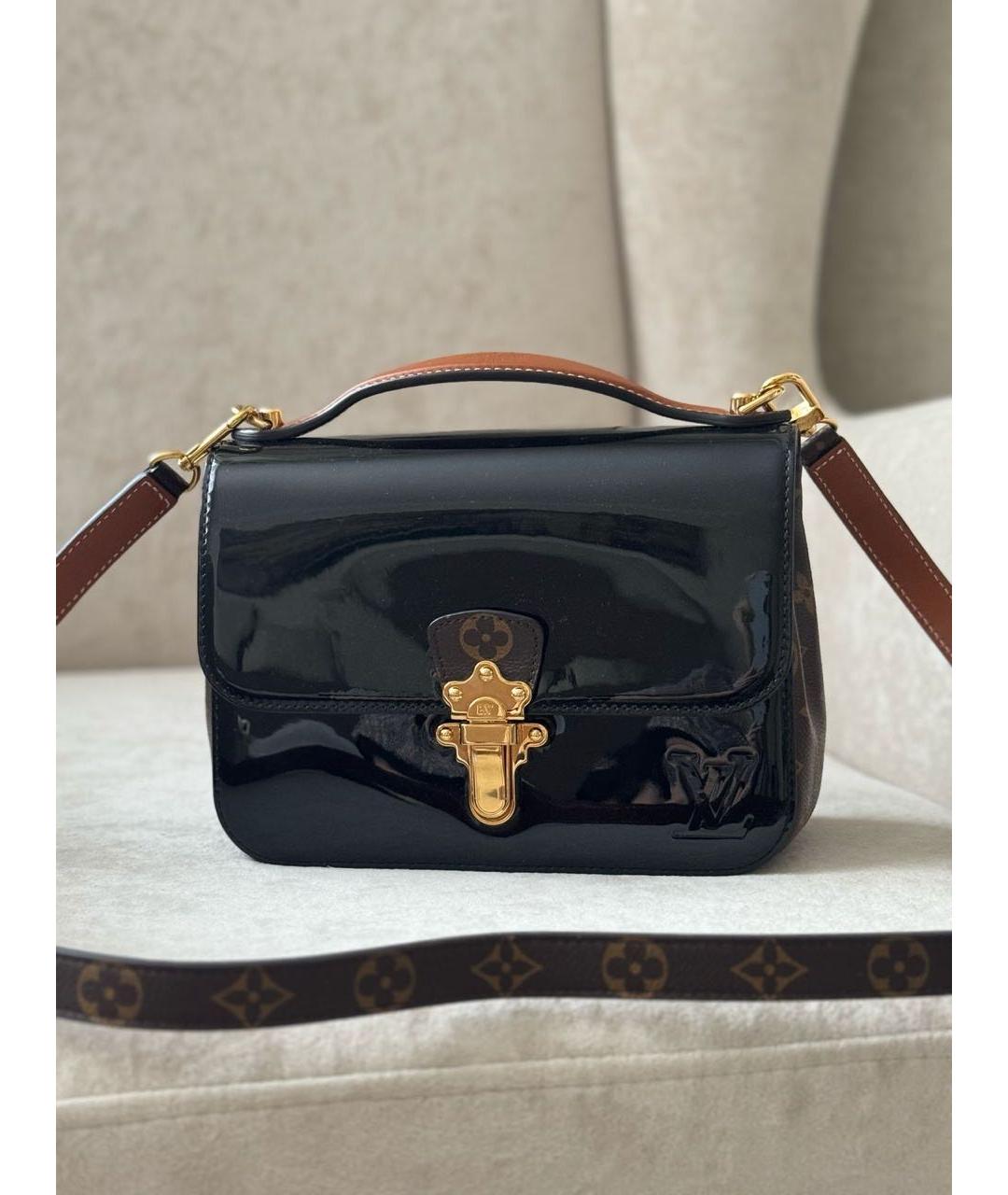 LOUIS VUITTON Черная сумка с короткими ручками из лакированной кожи, фото 9