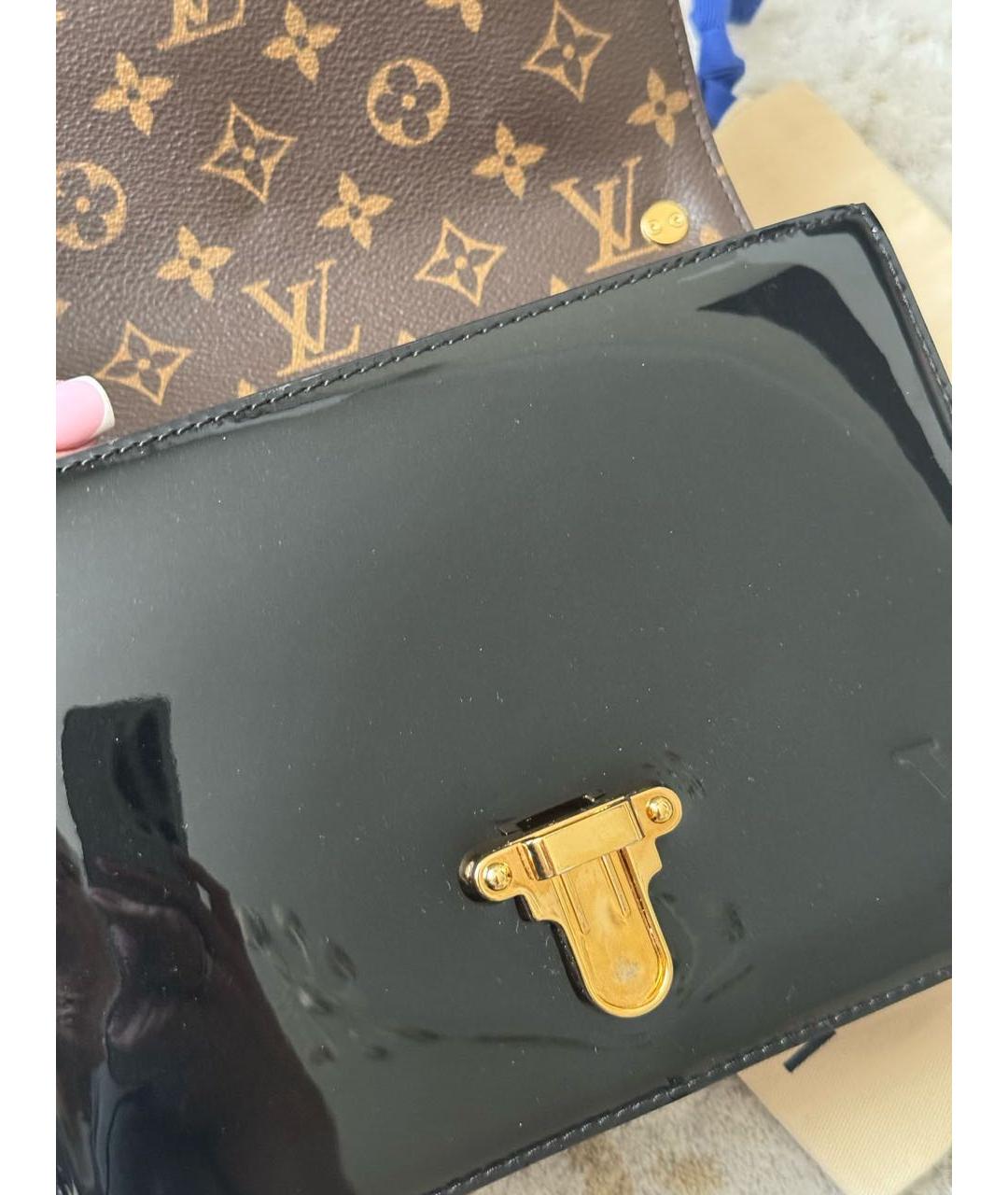 LOUIS VUITTON Черная сумка с короткими ручками из лакированной кожи, фото 2