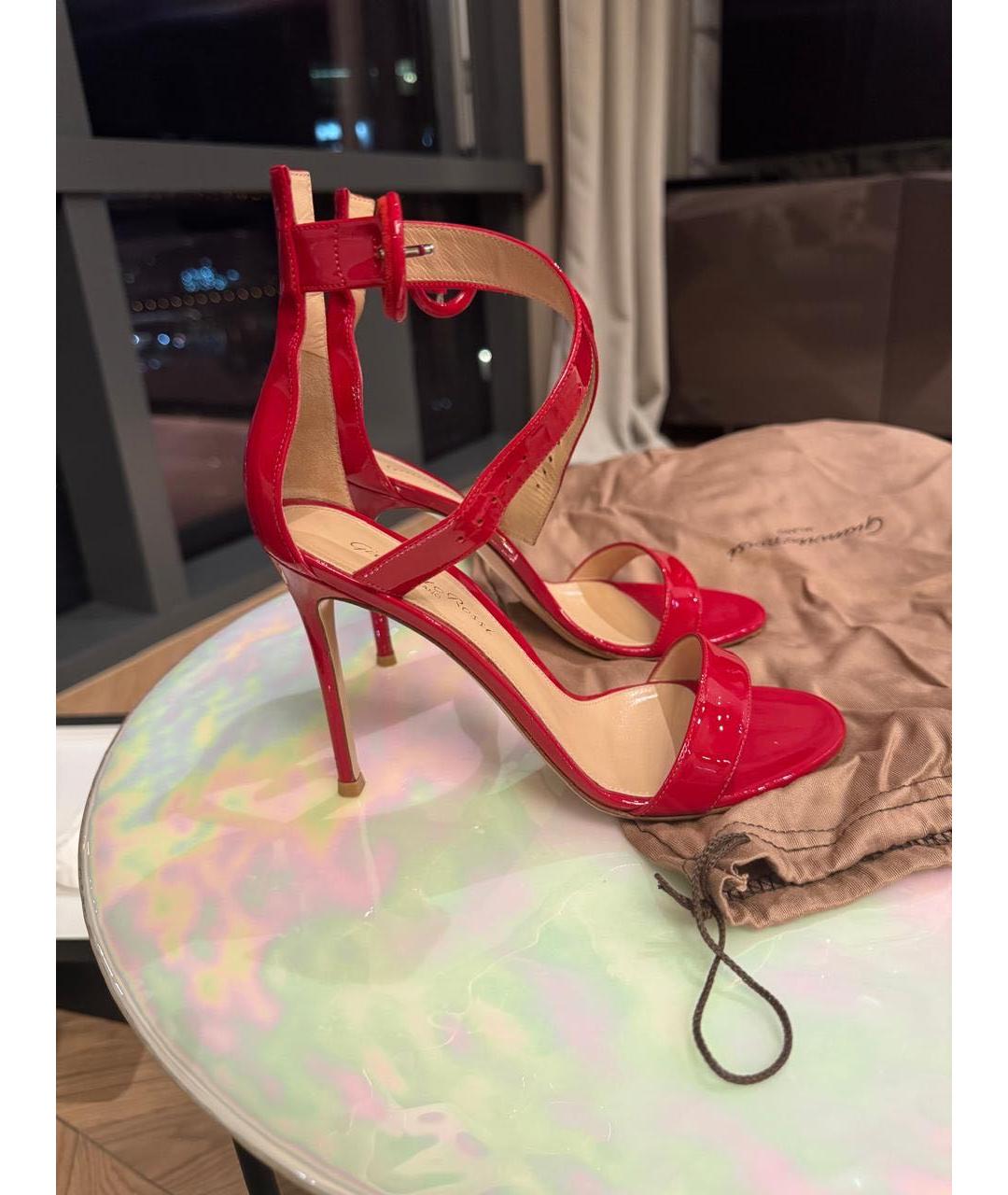 GIANVITO ROSSI Красные босоножки из лакированной кожи, фото 4