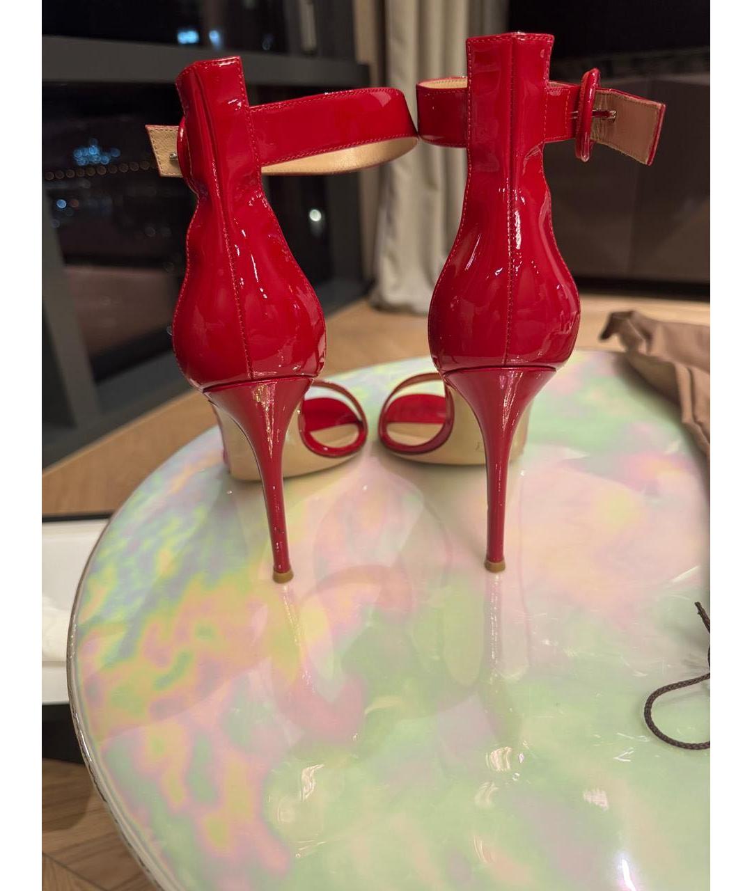 GIANVITO ROSSI Красные босоножки из лакированной кожи, фото 3