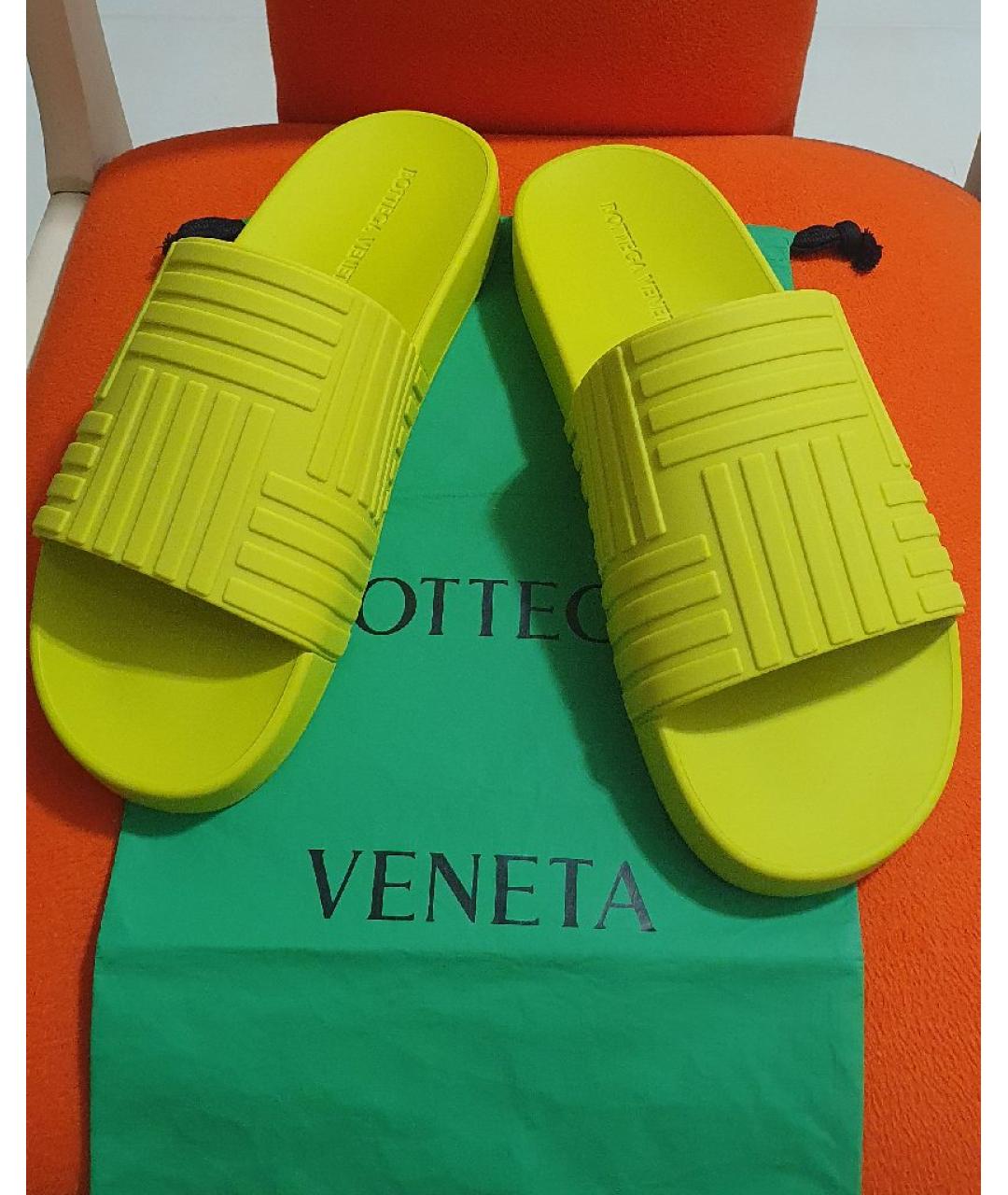 BOTTEGA VENETA Салатовые резиновые шлепанцы, фото 2