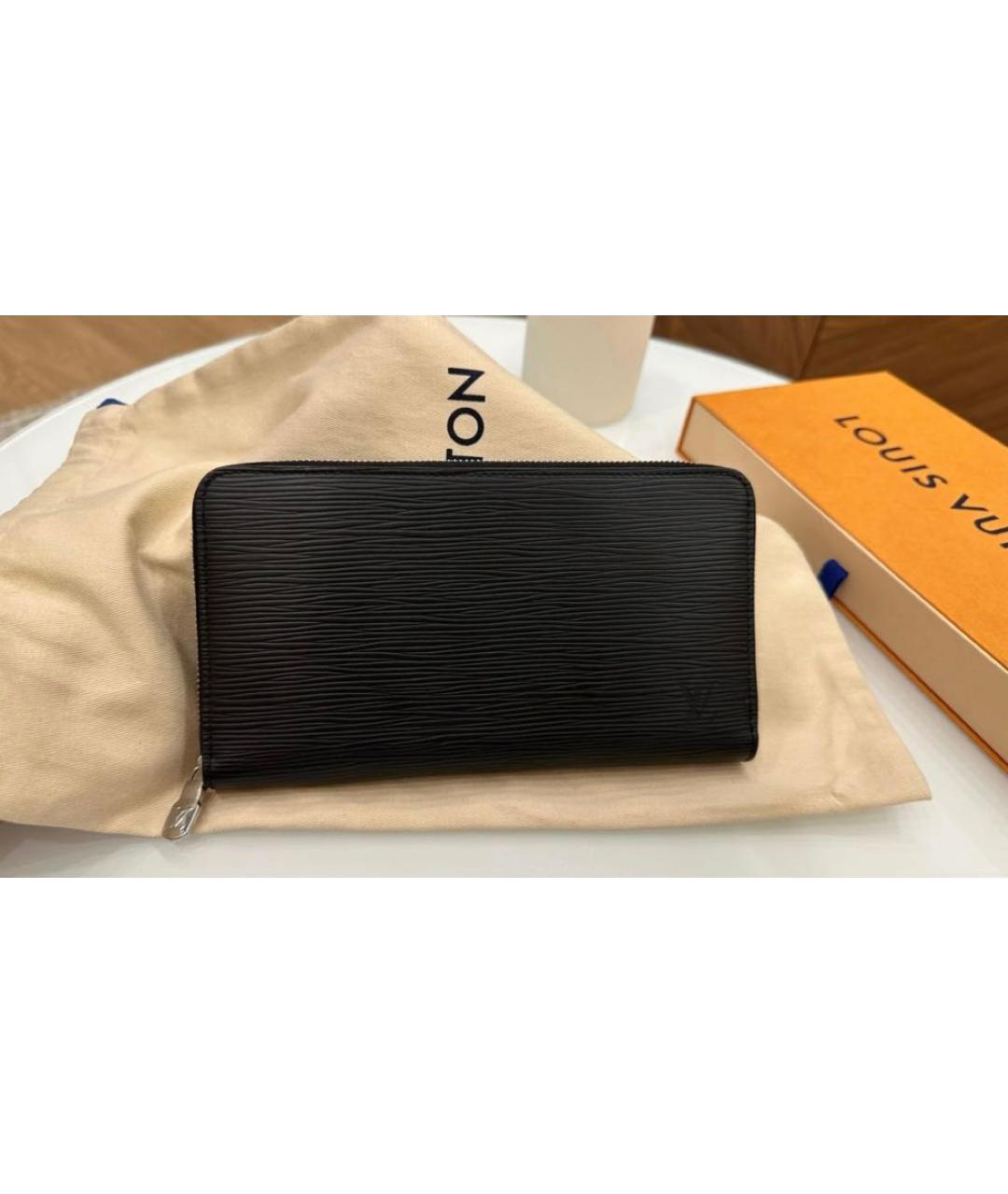 LOUIS VUITTON Черный кожаный кошелек, фото 5