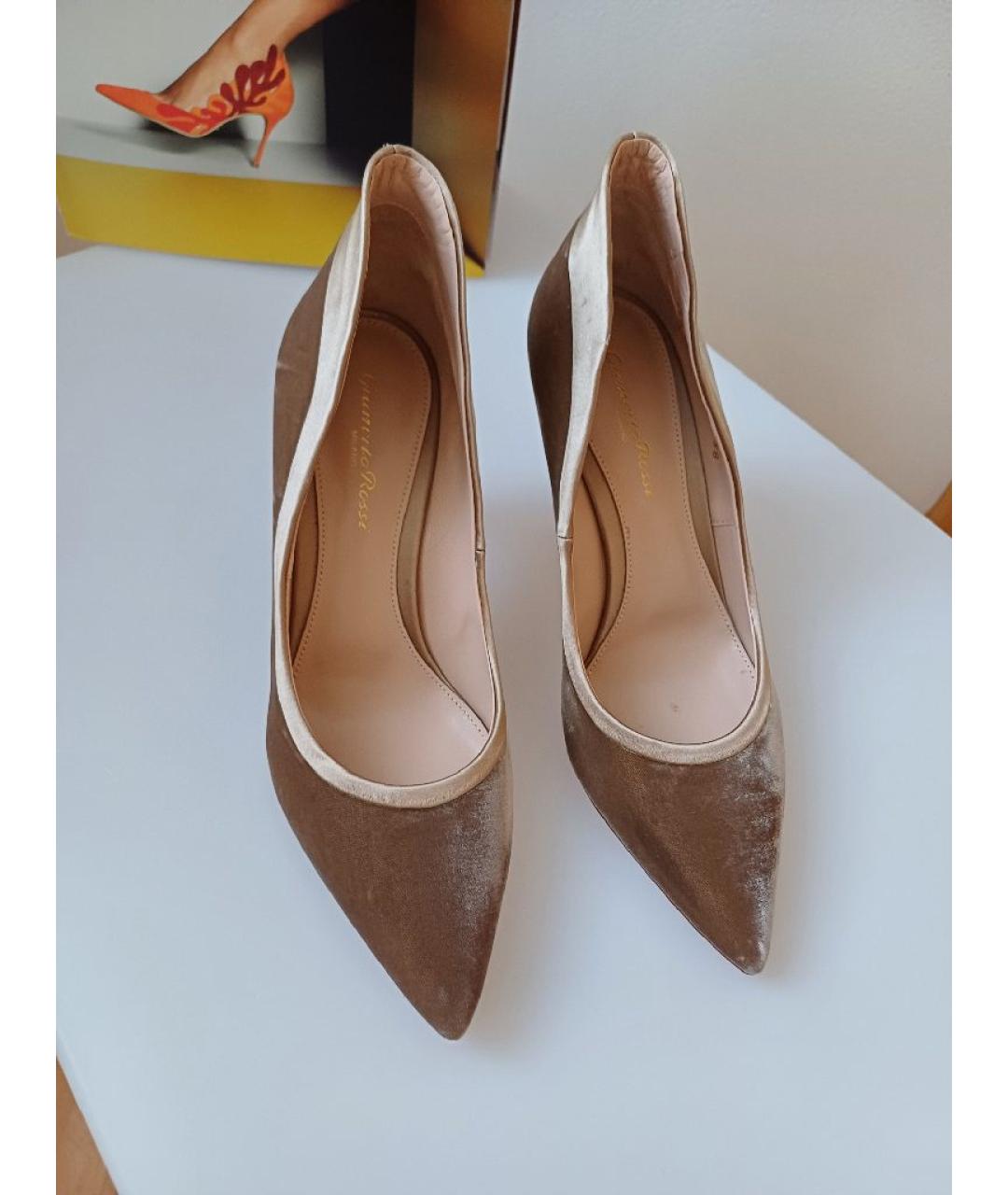 GIANVITO ROSSI Коричневые бархатные туфли, фото 4